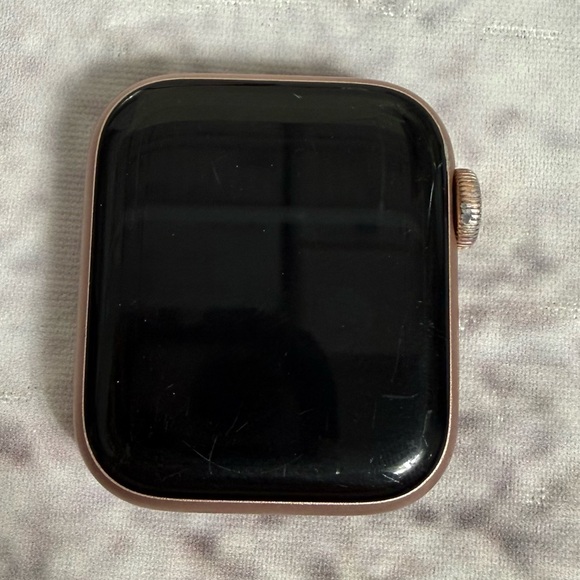 Apple Watch Series 5 40MM GPS Rose Gold Bundle Smartwatch Smart Watch - Picture 2 of 10